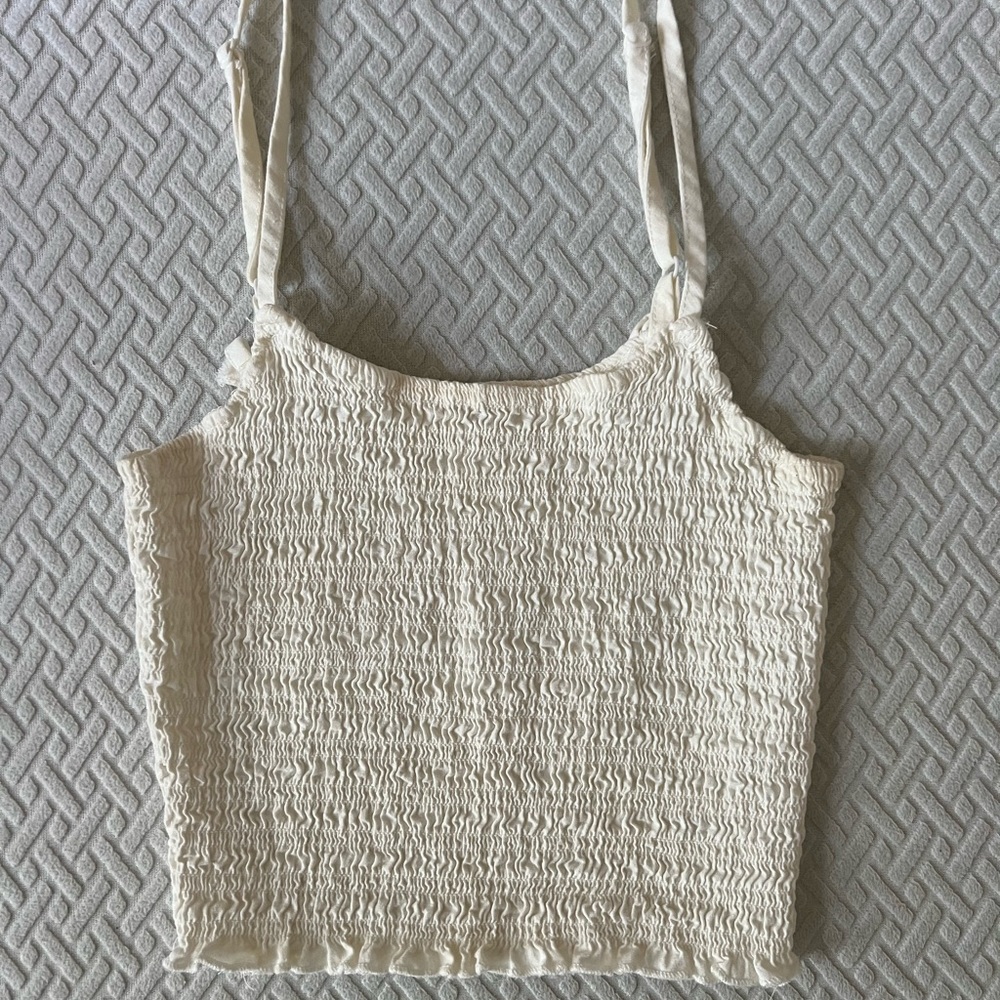 BRANDY MELVILLE SCRUNCH WHITE CROP TOP
